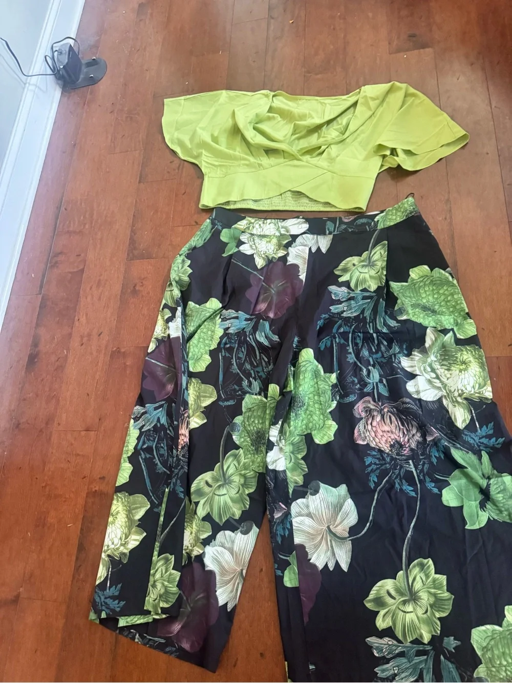 NWT MICAS 3XL Green Crop Top Floral Wide Leg Pants Two Piece Set
